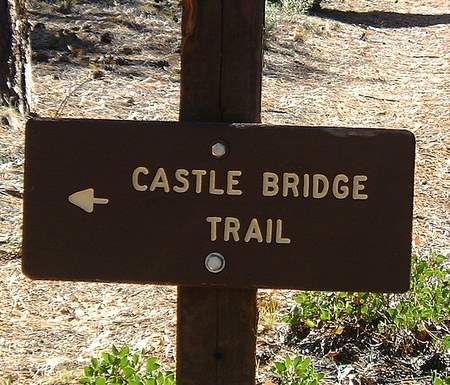 Bordje van de Castle Bridge Trail