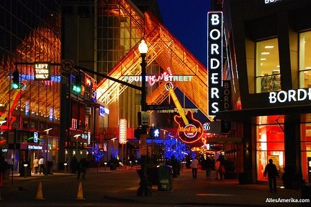Fourth Street Live
